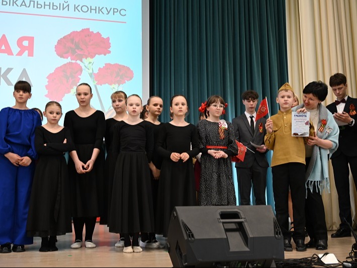 Красная гвоздика... .