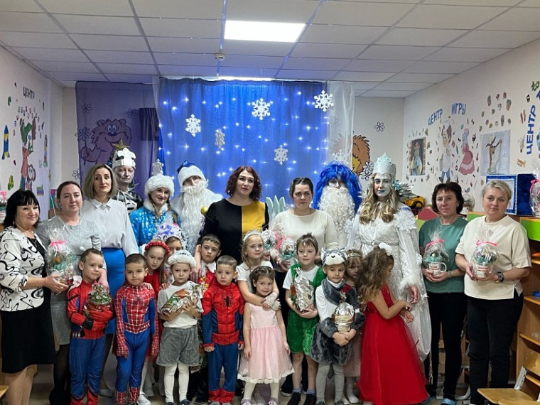 Новый Год - время волшебства, улыбок и счастья!.